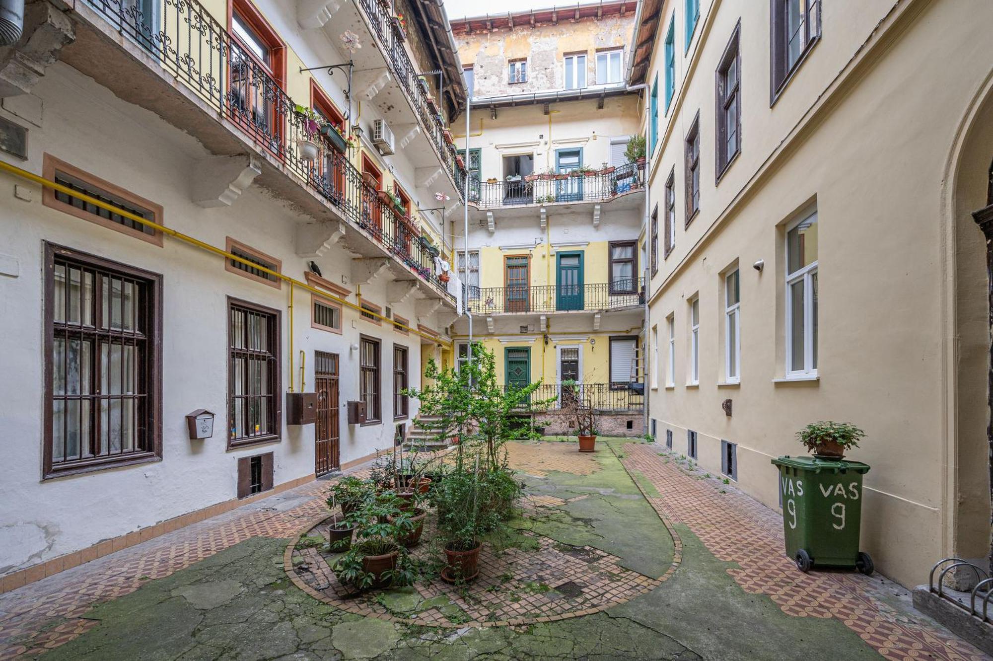 District 6Th Sense Apartment Будапеща Екстериор снимка