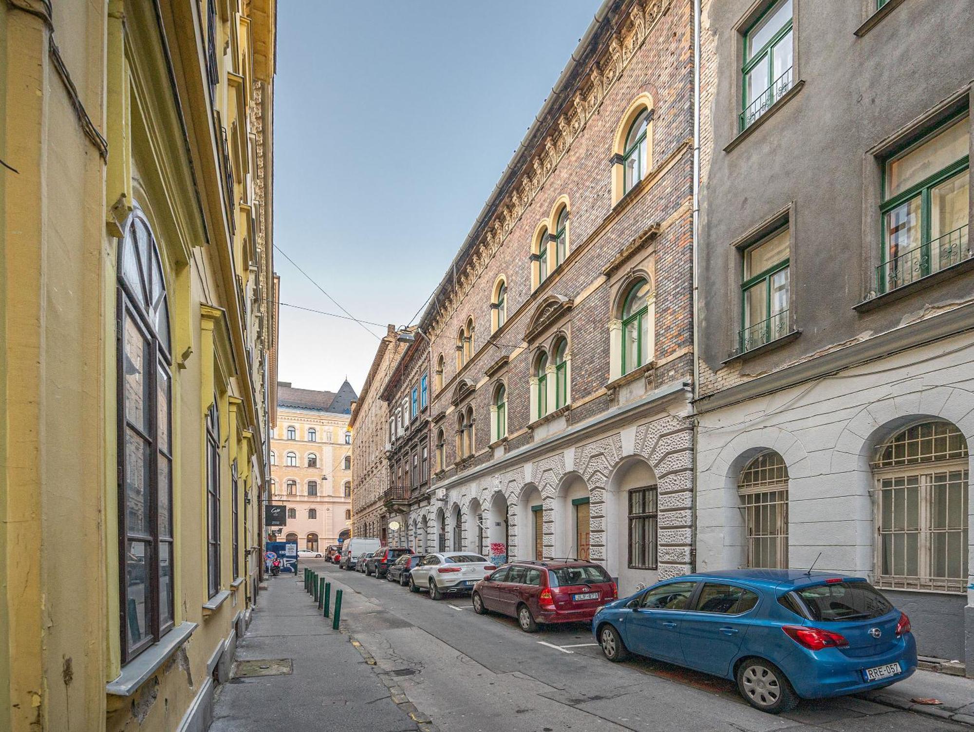 District 6Th Sense Apartment Будапеща Екстериор снимка